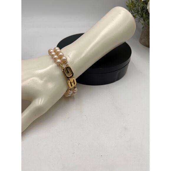 Givenchy Signed Double Strand 6mm Faux Pearl Gold Tone Logo Clasp Bracelet 1977 - Picture 5 of 8
